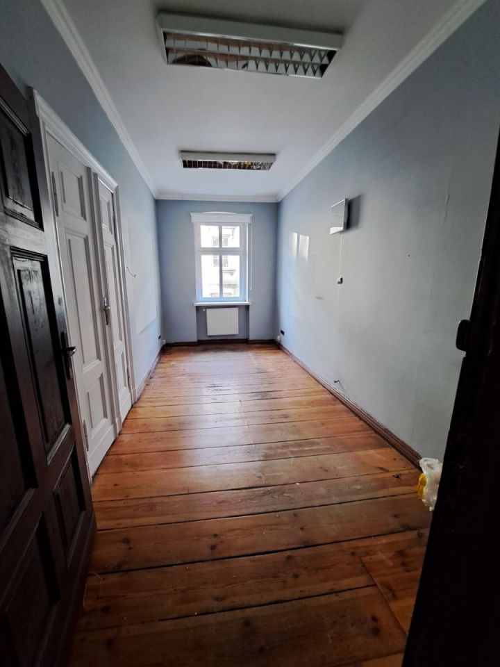 Biuro Poznań Centrum, ul. Półwiejska. Zdjęcie 4