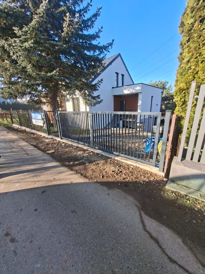 bliźniak, 4 pokoje Kraków Bieżanów, ul. Pod Pomnikiem. Zdjęcie 2