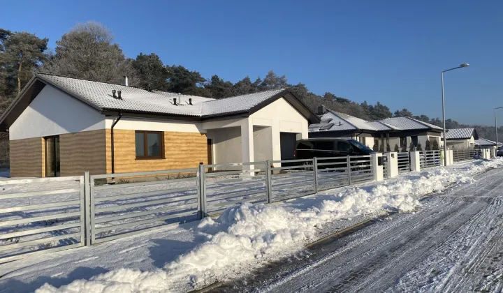 dom wolnostojący, 5 pokoi Lusówko Rozalin, ul. Róży