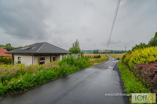 dom wolnostojący, 5 pokoi Burzyn. Zdjęcie 1