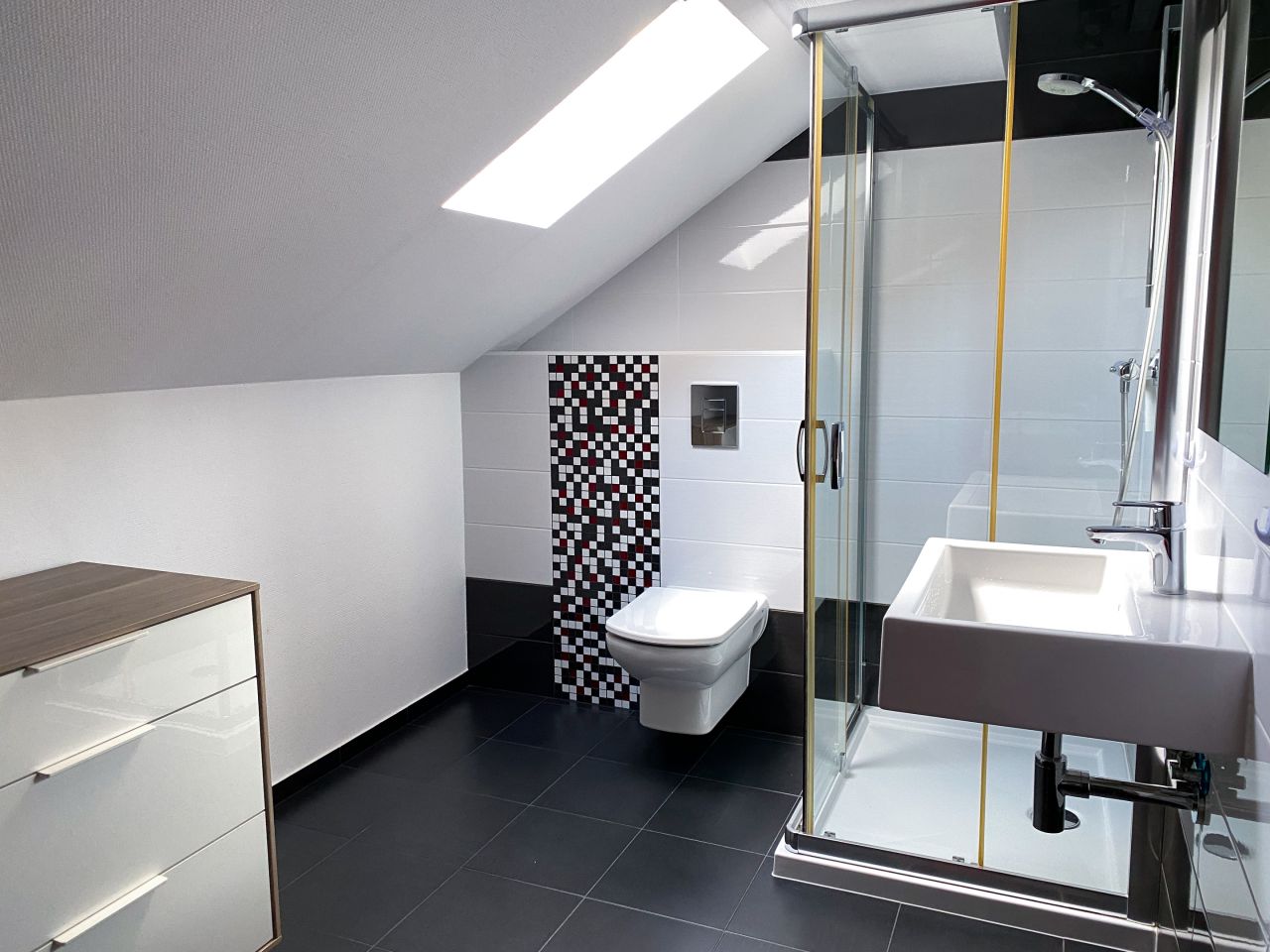 dom wolnostojący, 5 pokoi Helenów Drugi. Zdjęcie 11