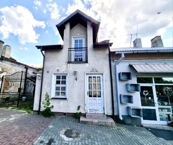 dom wolnostojący Biała Rawska, pl. Kościelny. Zdjęcie 1