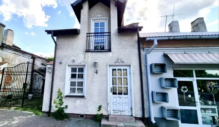 dom wolnostojący Biała Rawska, pl. Kościelny