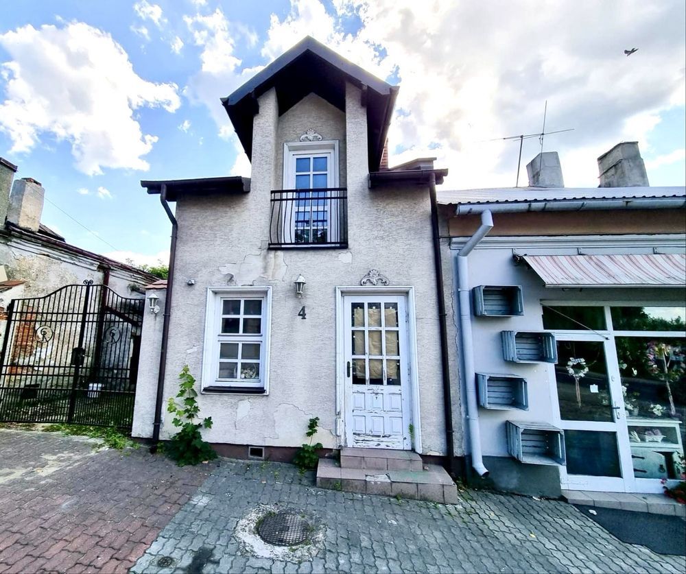 dom wolnostojący Biała Rawska, pl. Kościelny. Zdjęcie 1