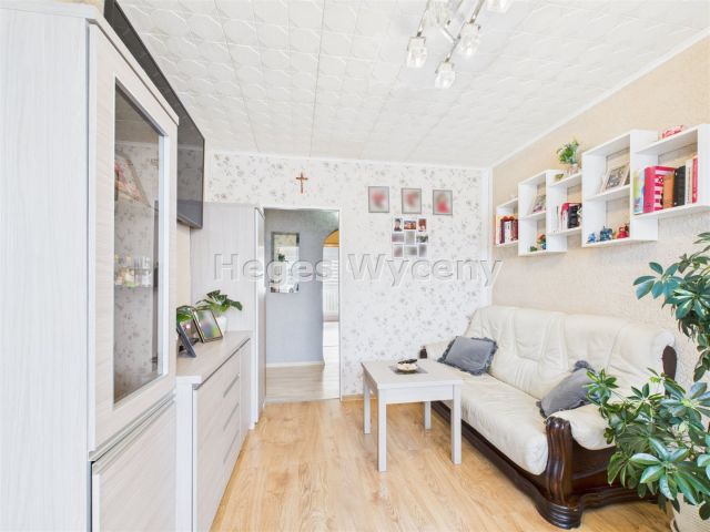 Mieszkanie 4-pokojowe Trzebień. Zdjęcie 3