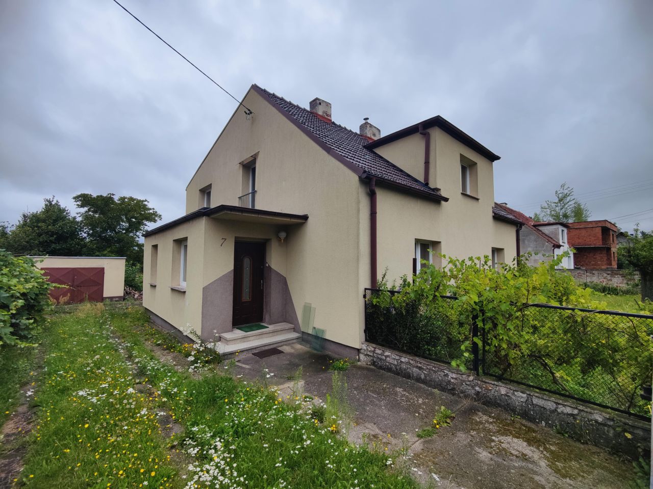 dom wolnostojący, 7 pokoi Komprachcice, ul. Klasztorna