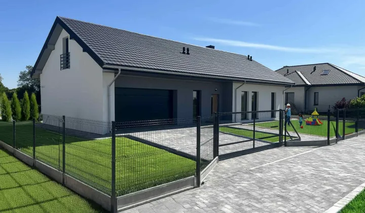 dom wolnostojący, 5 pokoi Ładzyń, ul. Rumiankowa