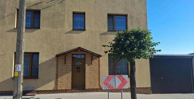 dom wolnostojący, 5 pokoi Pyzdry, 3 Maja. Zdjęcie 1