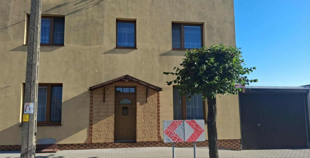 dom wolnostojący, 5 pokoi Pyzdry, 3 Maja. Zdjęcie 1