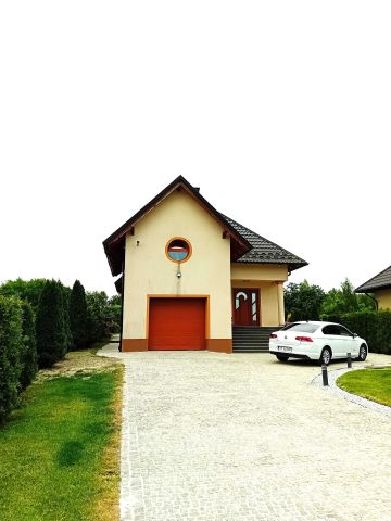 dom wolnostojący Jędrzejów, ul. Jasionka. Zdjęcie 1