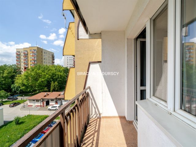 Mieszkanie 4-pokojowe Kraków Czyżyny, os. Dywizjonu 303. Zdjęcie 38
