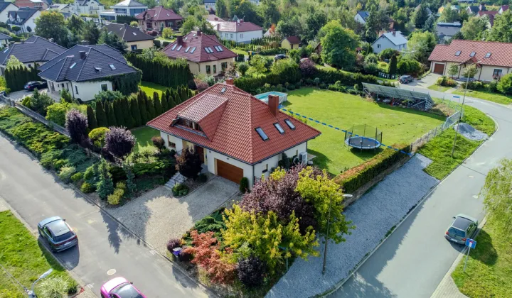 dom wolnostojący, 5 pokoi Strzelin, ul. Weteranów