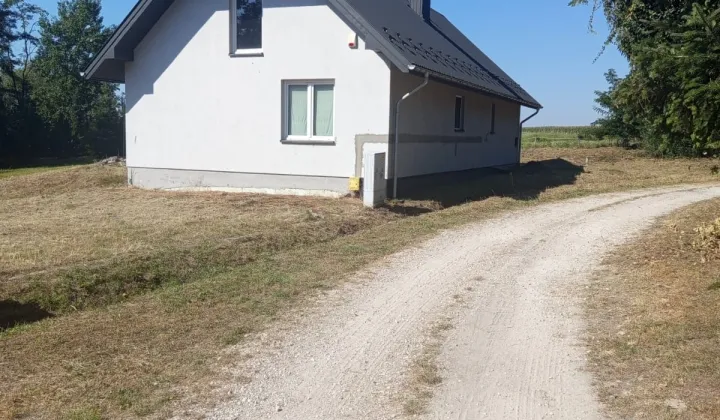 dom wolnostojący, 4 pokoje Piasek Mały