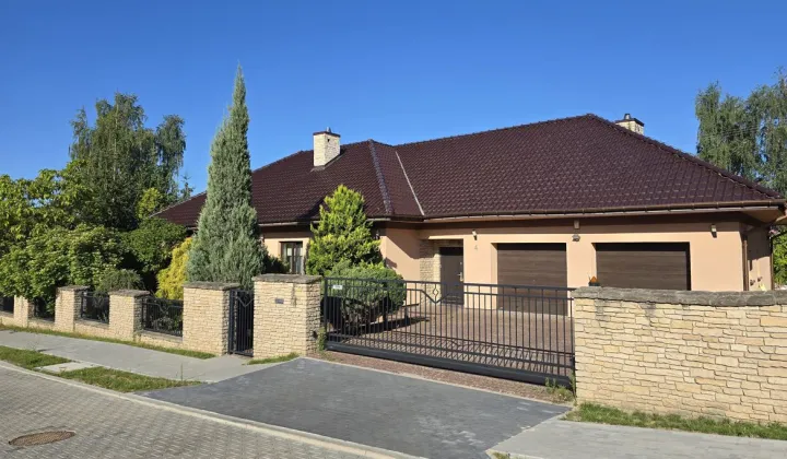 dom wolnostojący, 8 pokoi Starachowice