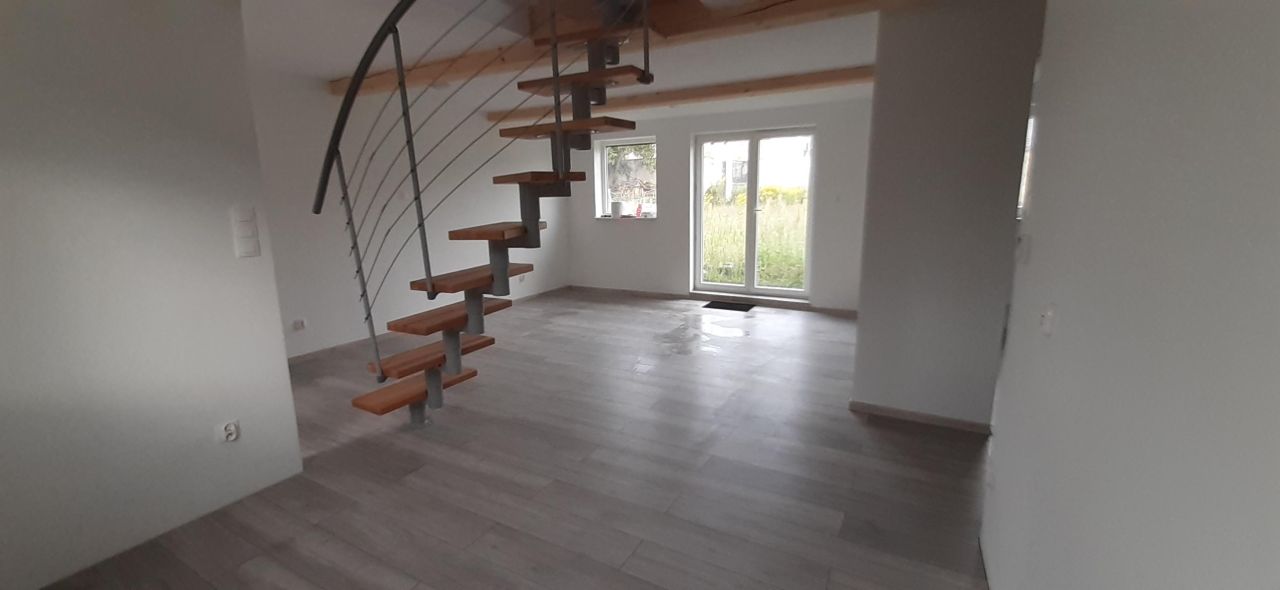 dom szeregowy, 4 pokoje Jelenia Góra Centrum, ul. Wyzwolenia Narodowego. Zdjęcie 2