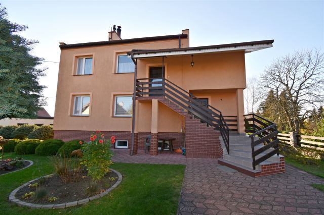 dom wolnostojący, 5 pokoi Sząbruk, ul. św. Huberta. Zdjęcie 1