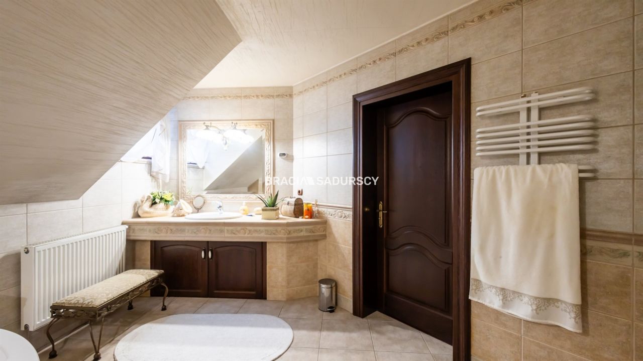 dworek, 8 pokoi Balin, ul. Gwardzistów. Zdjęcie 35