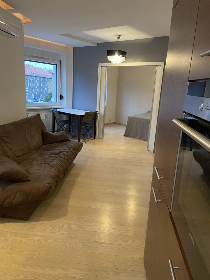 Mieszkanie 2-pokojowe Wrocław Śródmieście, ul. ks. Konstantego Damrota. Zdjęcie 2