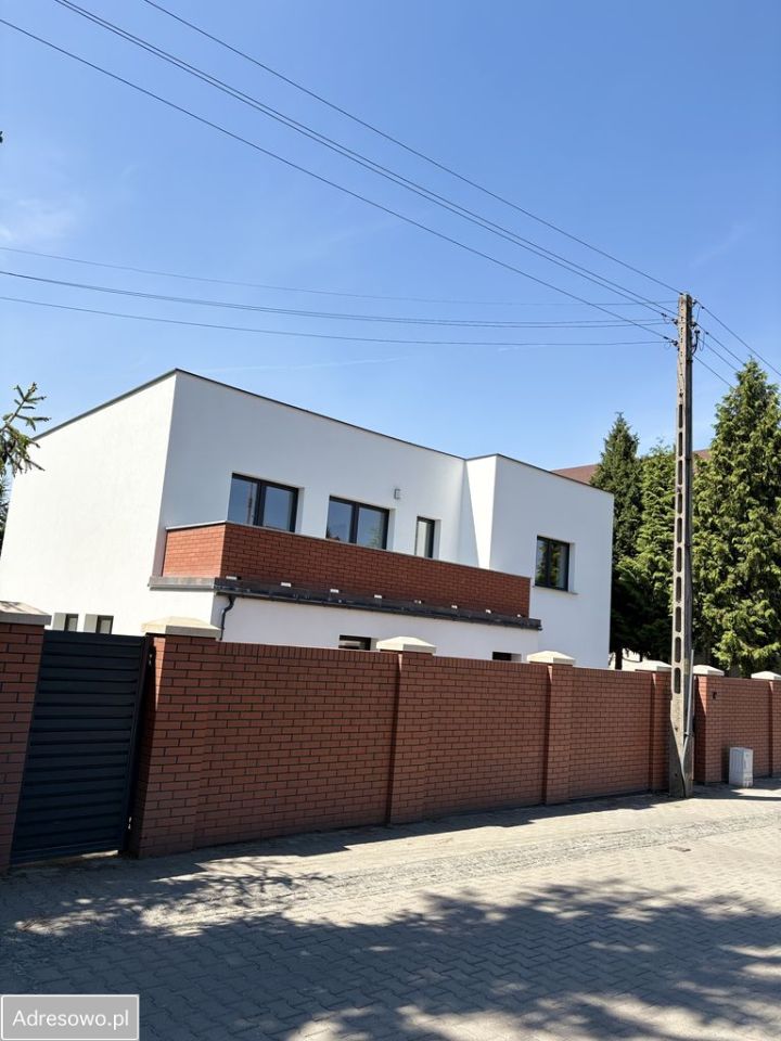 dom wolnostojący, 7 pokoi Wrocław Krzyki, ul. Ratajów. Zdjęcie 1