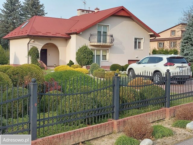 dom wolnostojący, 5 pokoi Rzeszów Zalesie, ul. Jadwigi Smosarskiej. Zdjęcie 1