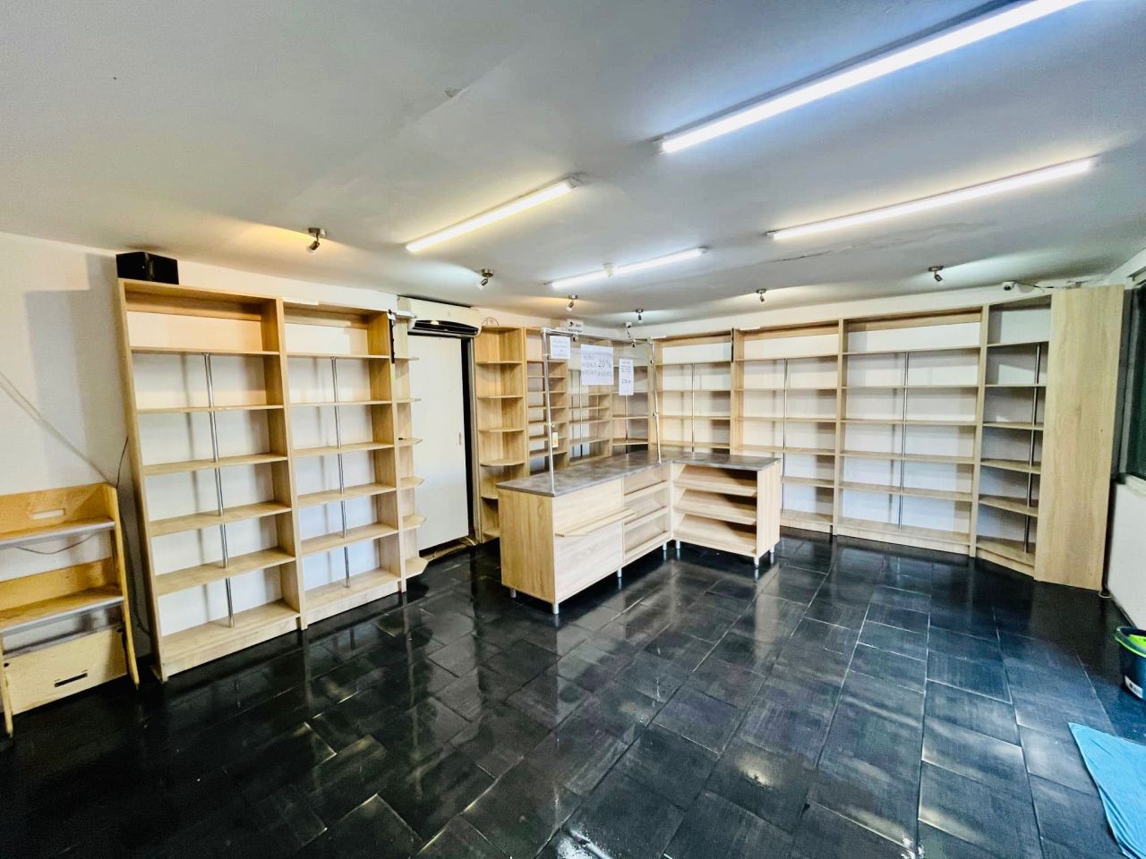 Lokal Kielce, ul. Jerzego Szajnowicza-Iwanowa. Zdjęcie 6