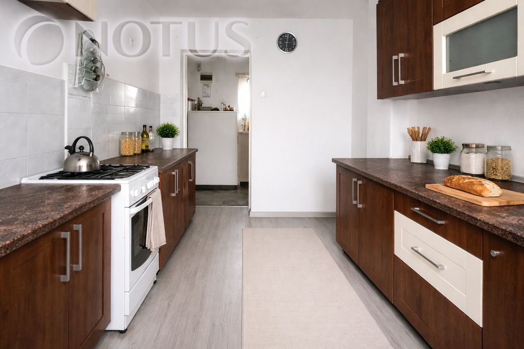 dom wolnostojący, 2 pokoje Klatka. Zdjęcie 2