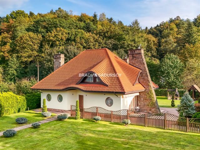 dom wolnostojący, 5 pokoi Myślenice Zarabie, ul. Bukowa. Zdjęcie 1