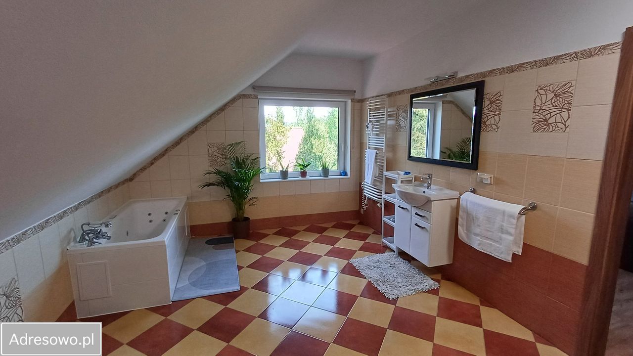 dom wolnostojący, 10 pokoi Nadole. Zdjęcie 5