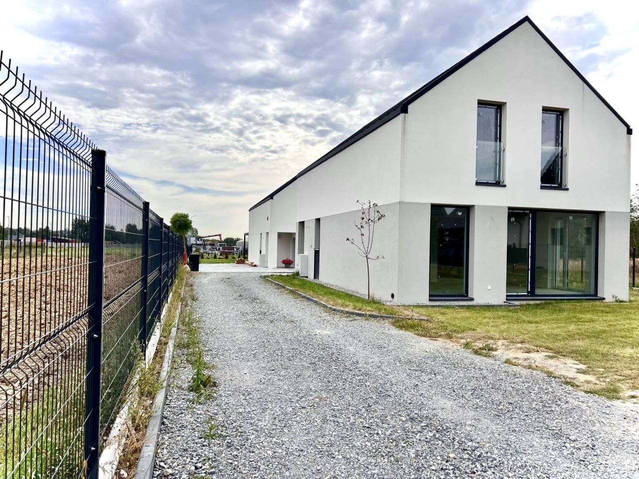 dom wolnostojący, 4 pokoje Mników. Zdjęcie 3