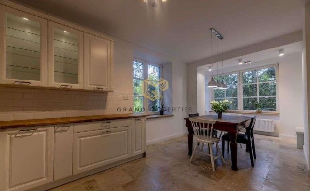 dom wolnostojący, 7 pokoi Łomianki, ul. Graniczna. Zdjęcie 3