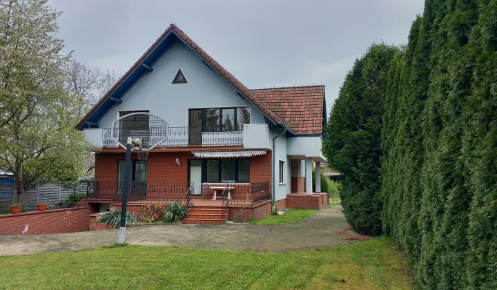 dom wolnostojący, 6 pokoi Leśna Lechów, ul. Stefana Żeromskiego