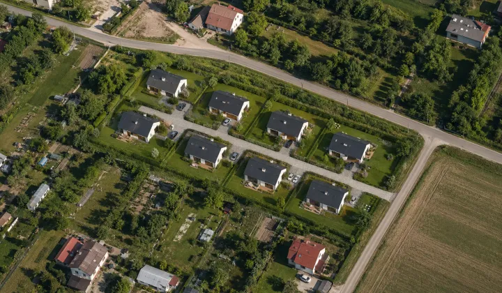 Działka inwestycyjna Dąbrowa Zielona, pl. Plac Kościuszki