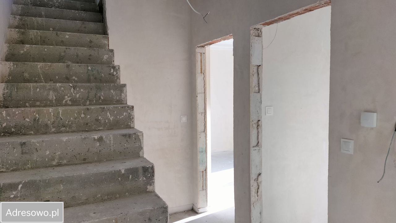 dom wolnostojący, 6 pokoi Żerniki Małe, ul. Krótka. Zdjęcie 4