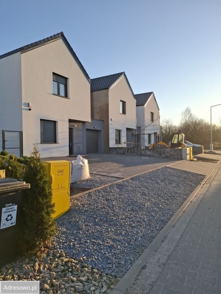 dom szeregowy, 4 pokoje Osiek, ul. Brzoskwiniowa. Zdjęcie 1