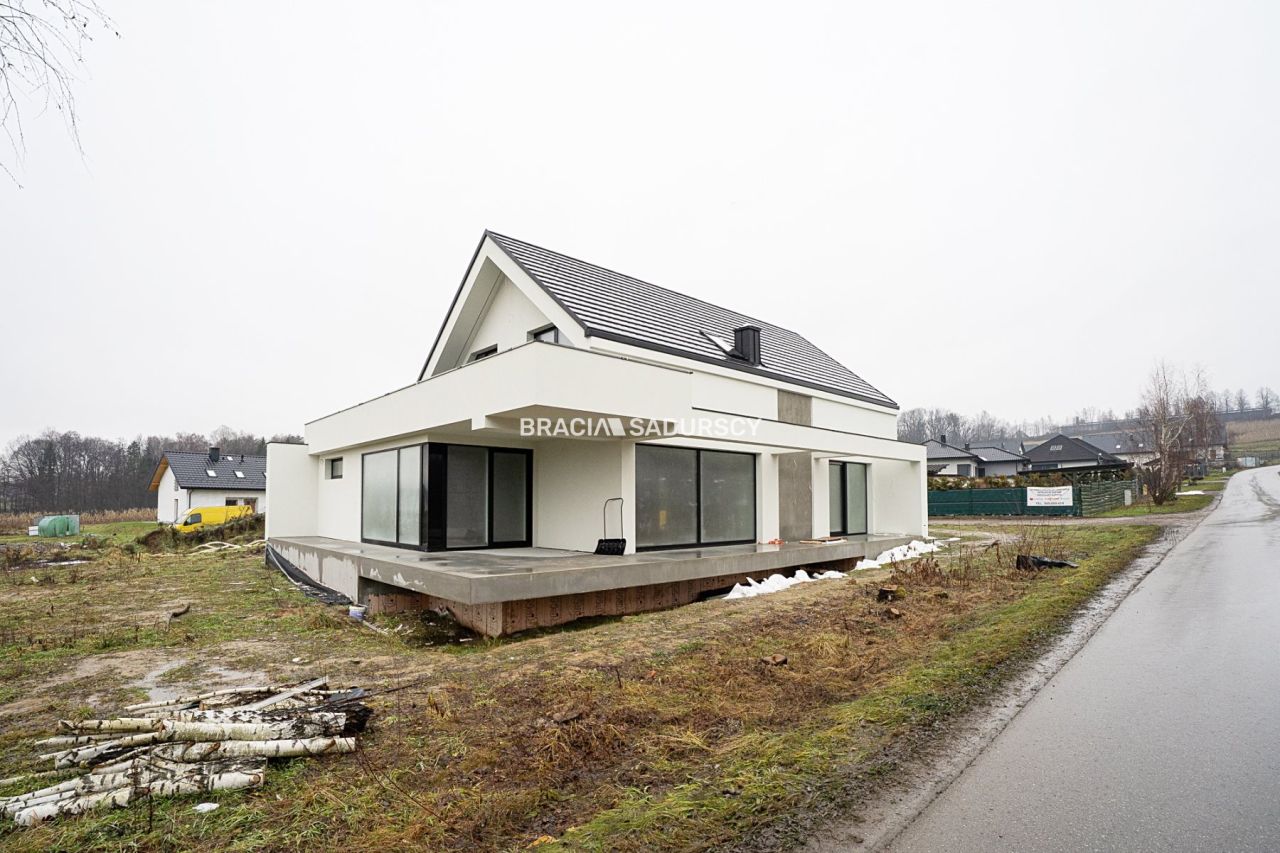 dom wolnostojący, 5 pokoi Zawada