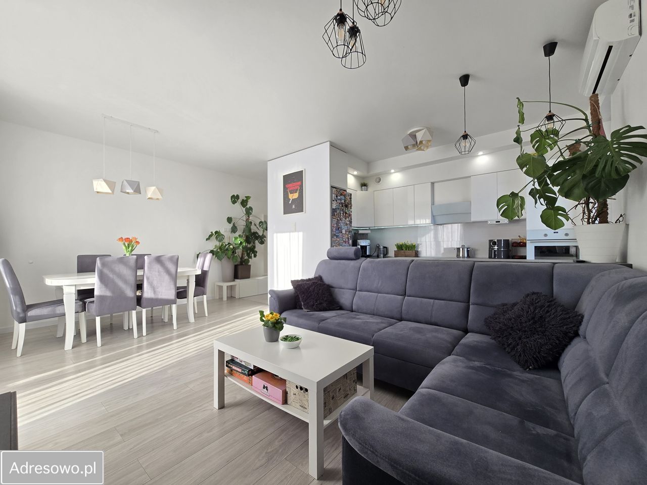 Mieszkanie 4-pokojowe Łódź Górna, ul. Sąsiedzka. Zdjęcie 1