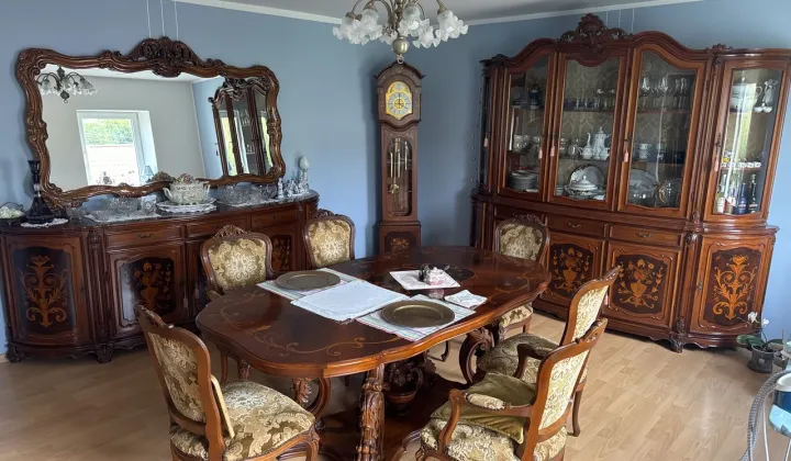 dom wolnostojący, 8 pokoi Jabłów, ul. Główna