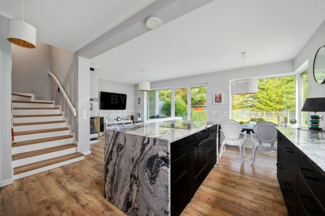 bliźniak, 4 pokoje Niemcz, ul. Kolonijna. Zdjęcie 1