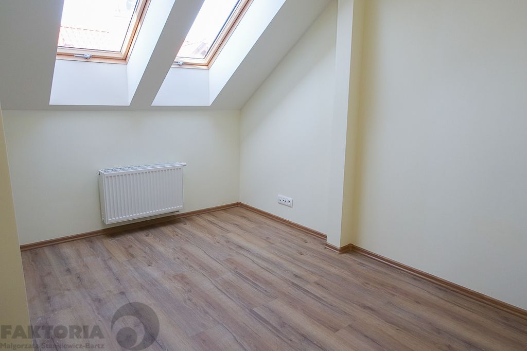 bliźniak, 5 pokoi Dobra. Zdjęcie 12