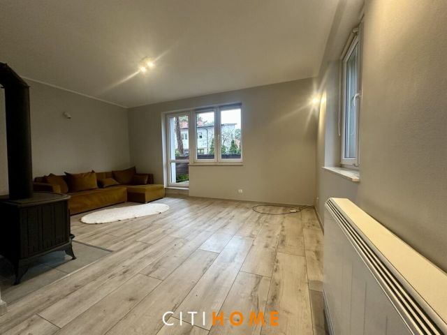 dom wolnostojący, 1 pokój Józefów. Zdjęcie 3