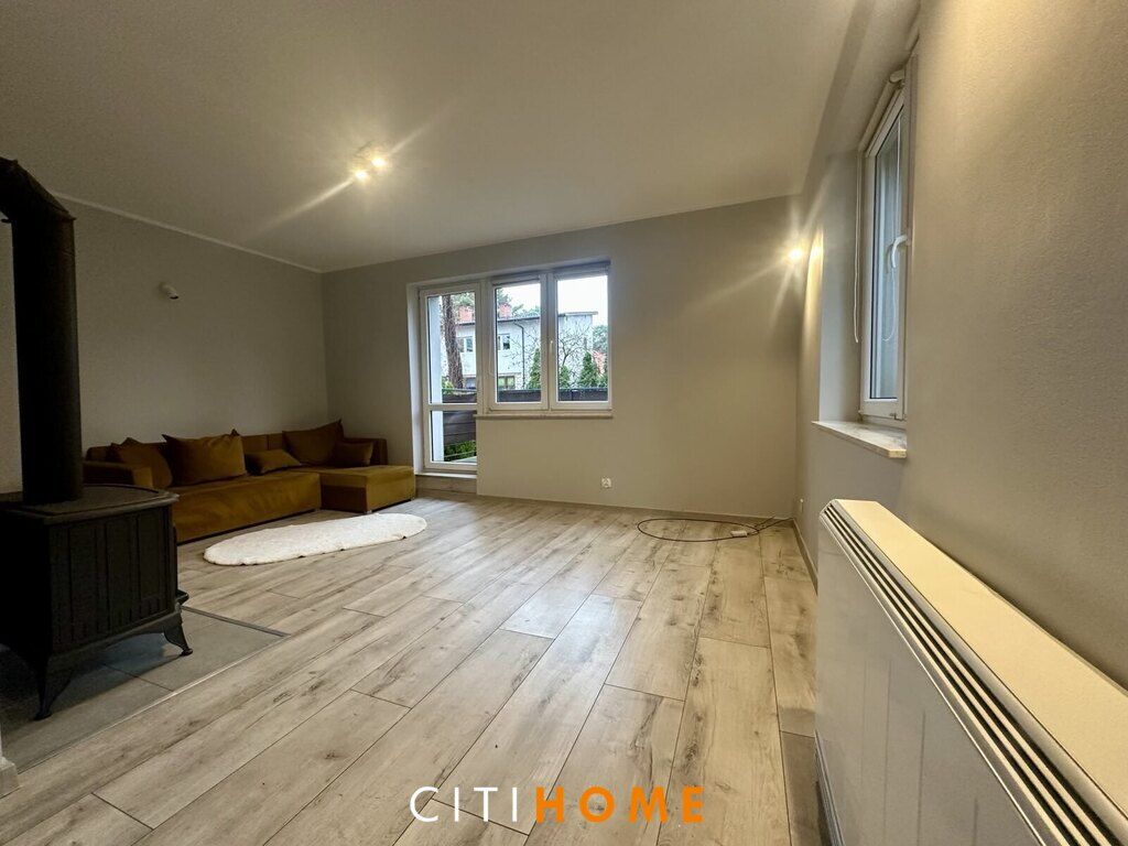 dom wolnostojący, 1 pokój Józefów. Zdjęcie 3