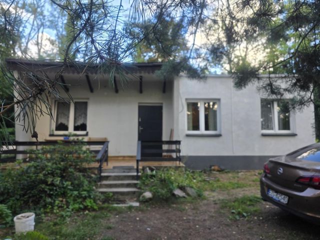 dom wolnostojący, 2 pokoje Jedlicze A, ul. Szkolna. Zdjęcie 1