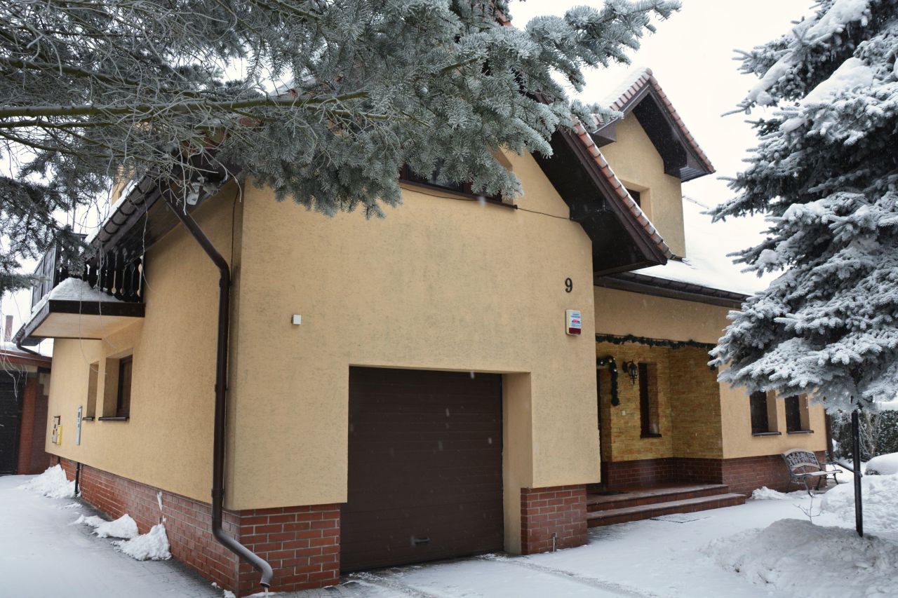 dom wolnostojący, 5 pokoi Tomaszów Lubelski, ul. Wojska Polskiego. Zdjęcie 2