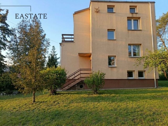 dom wolnostojący, 6 pokoi Zielonka, ul. Saperów. Zdjęcie 1