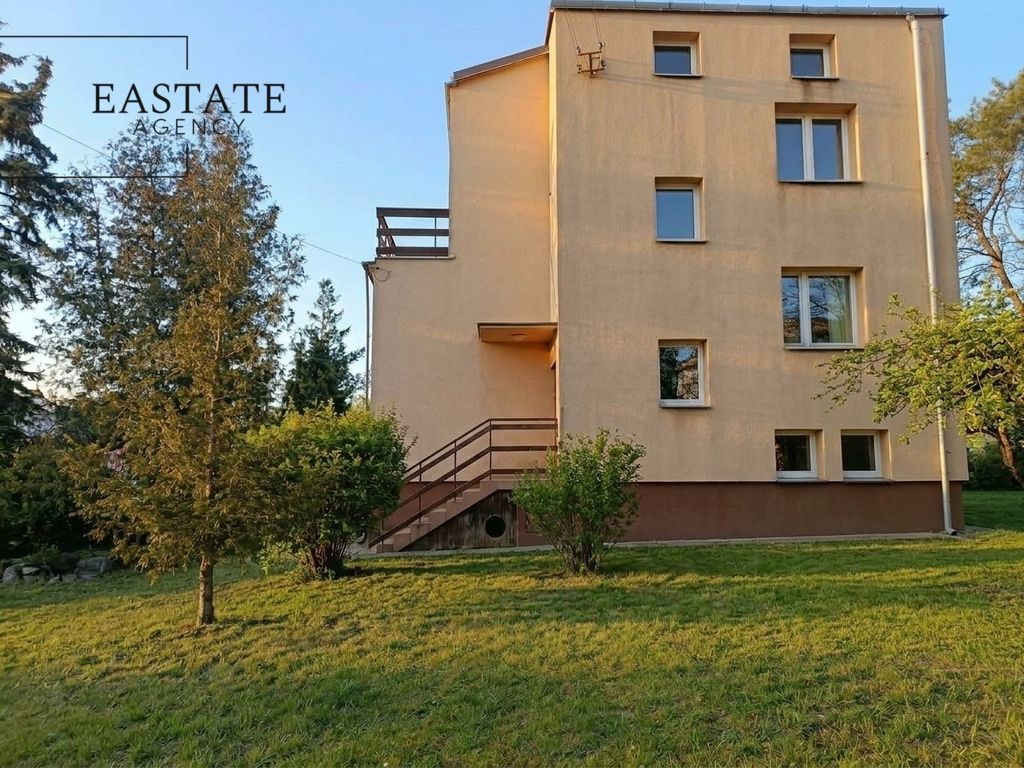 dom wolnostojący, 6 pokoi Zielonka, ul. Saperów. Zdjęcie 1