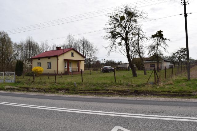 dom wolnostojący, 2 pokoje Bronów. Zdjęcie 1