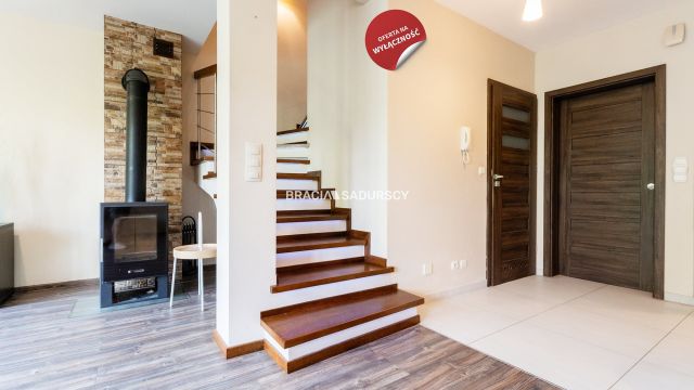 dom szeregowy, 4 pokoje Bibice, ul. Leśna. Zdjęcie 1