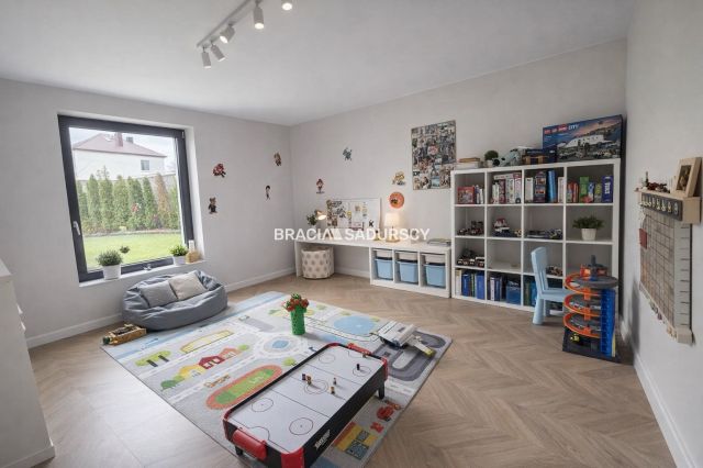 dom wolnostojący, 5 pokoi Niepołomice, ul. Stefana Roweckiego. Zdjęcie 20