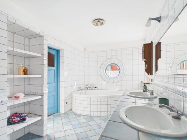 dom wolnostojący, 7 pokoi Pęcice Małe. Zdjęcie 11