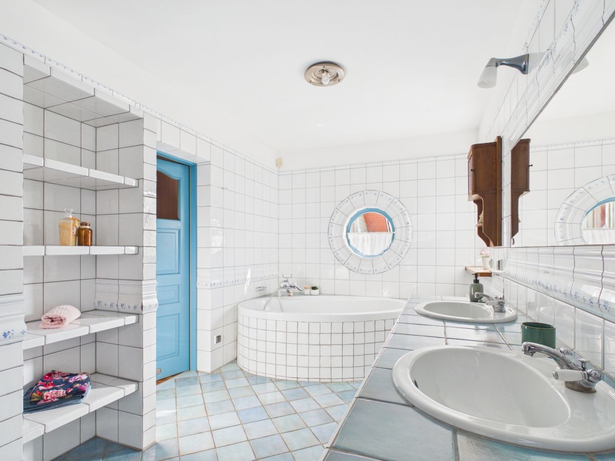 dom wolnostojący, 7 pokoi Pęcice Małe. Zdjęcie 11